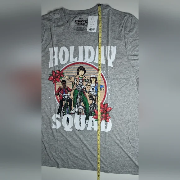 NWT Mens XXL Netflix Stranger Things 'Holiday Squad' Grey T-shirt Short Sleeve - Picture 7 of 7